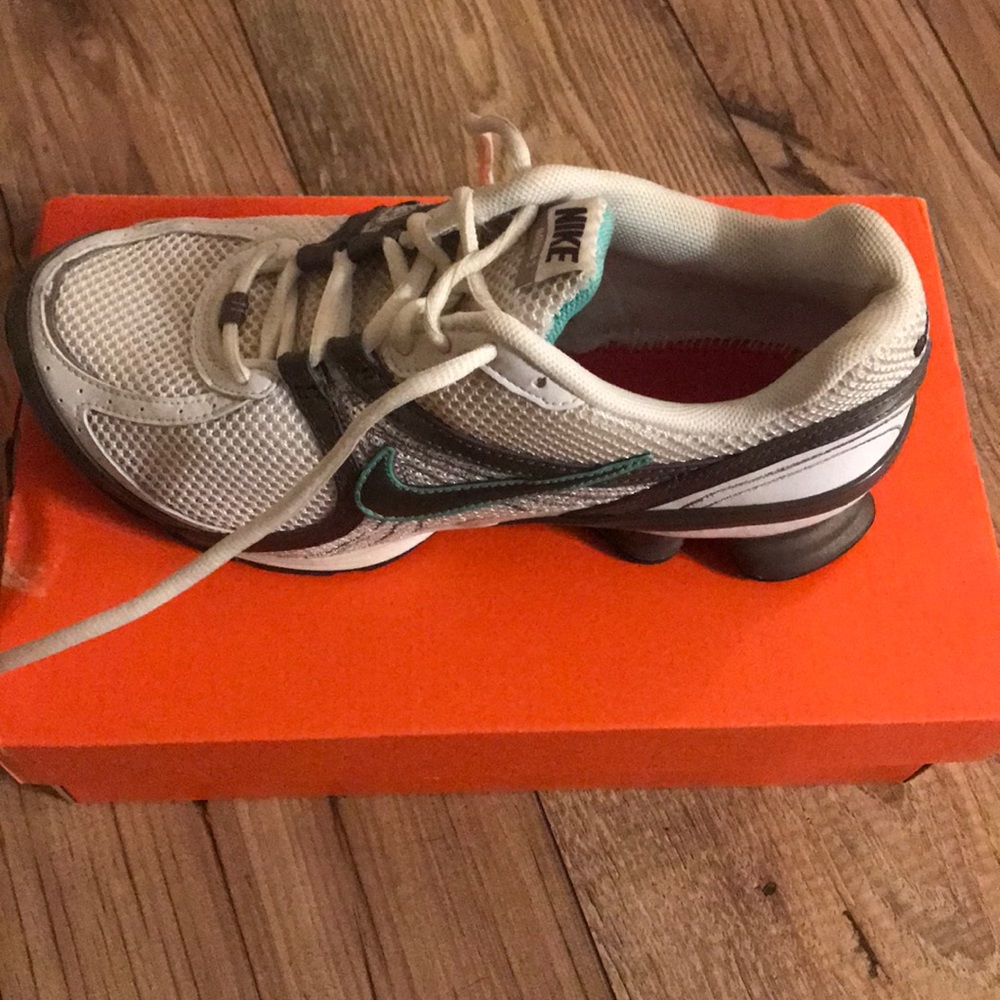 Women’s Nike Shox Navina